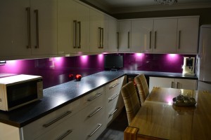 glass splashback purple kitchen all glass and glazing myglazing ggf uk